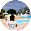 Surveillants attentifs de baignade équipe Sudeo Piscine